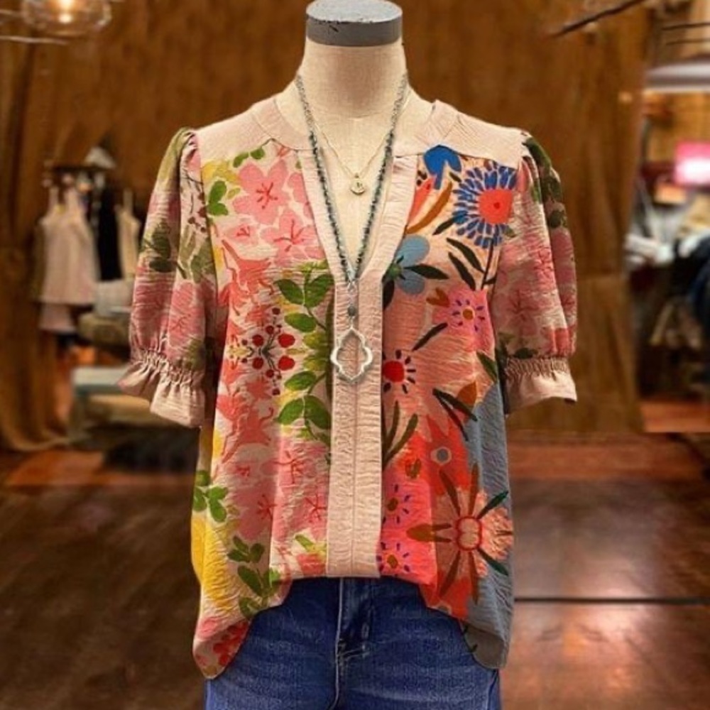Beautiful, floral blouse - Size Large